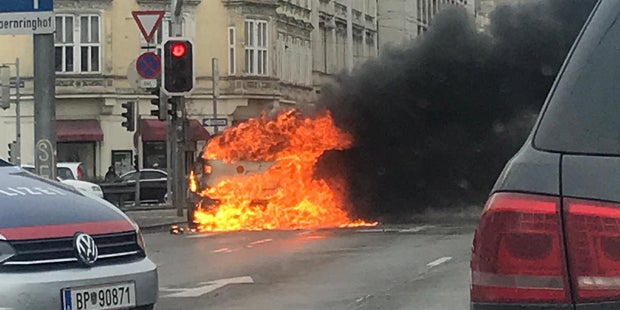 Auto explodiert mitten in Wien