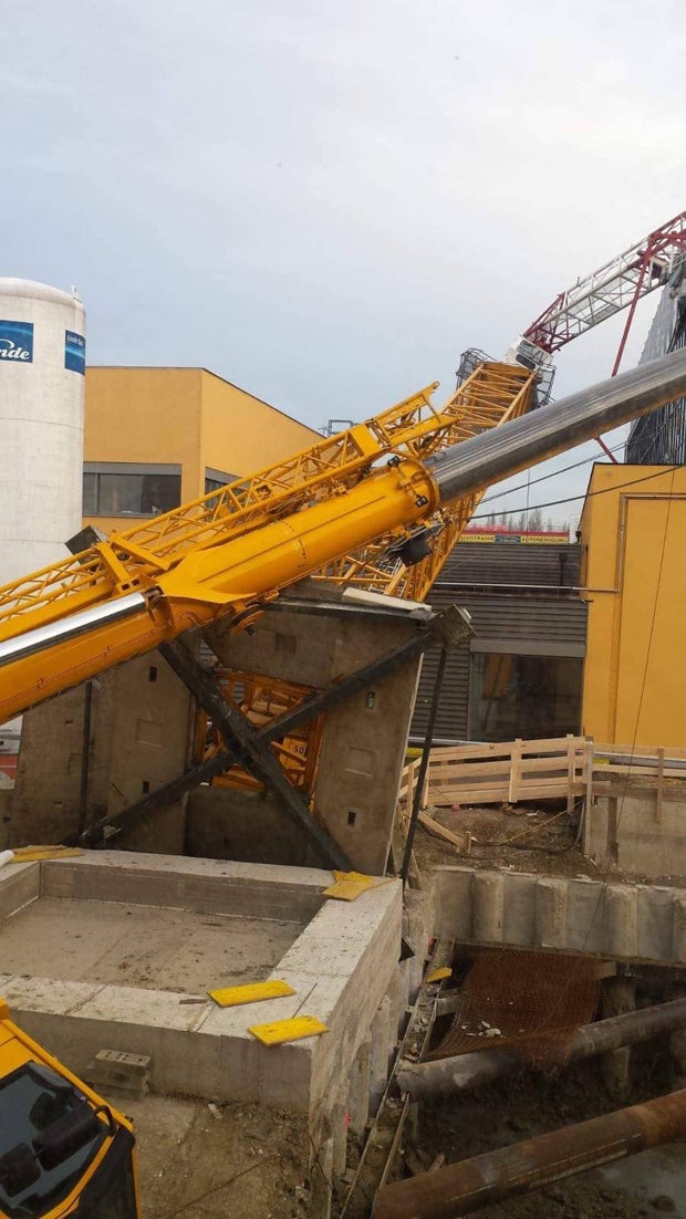 Zwei Baukräne stürzen in Wien um: Mehrere Verletzte