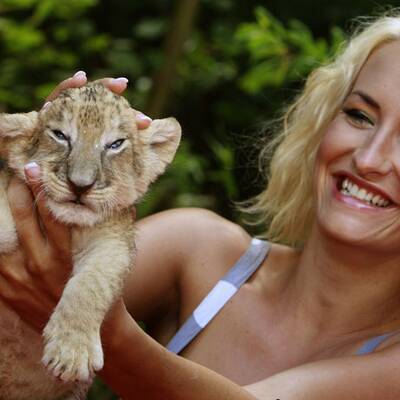 Sarah Connor tauft Löwenbabies