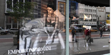 Victoria trägt wieder Armani-Dessous