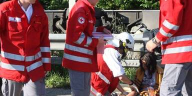 34  Verletzte bei Busunfall