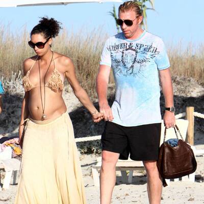 Lilly Kerssenberg zeigt ihren Babybauch