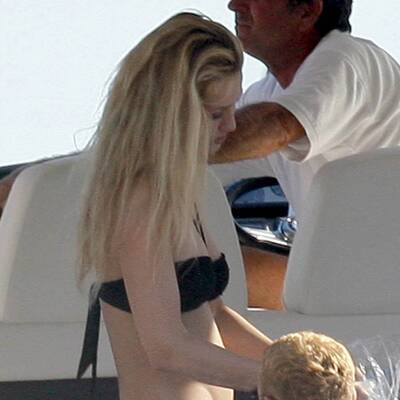 Sexy Modelyacht: Moss und Oben-Ohne-Mulder