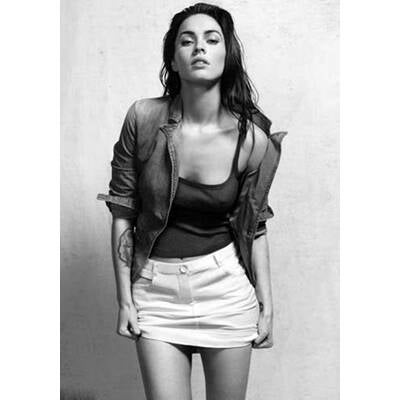 Megan Fox räkelt sich in Armani-Dessous