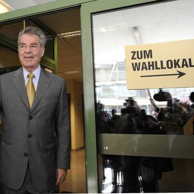 Fischer bei der Stimmabgabe