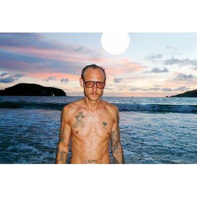 Bar Refaeli & Miranda Kerr in V