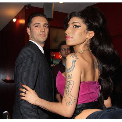 Wankende Amy mit neuem Lover