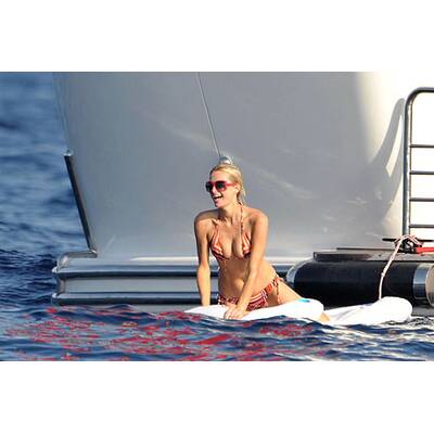 Paris Hilton - oben ohne in Italien
