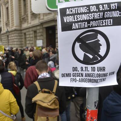 Demo gegen FPÖ-Burschenschafter im Parlament