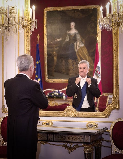 Bundespräsident Heinz Fischer macht sich bereit für den Opernball