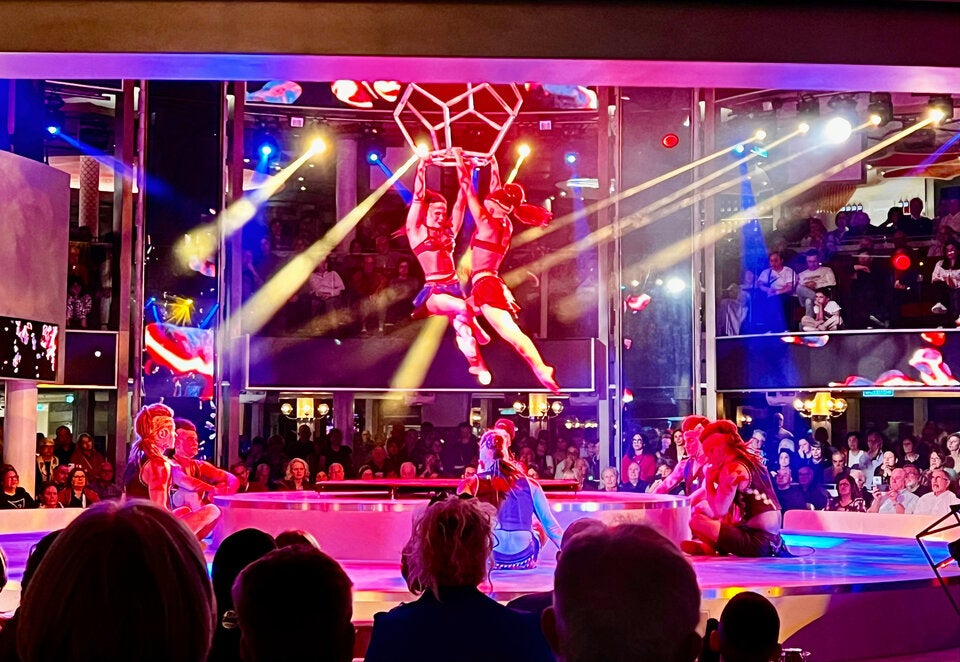 Tanzshow an Bord der Costa Toscana