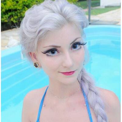 Diese lebende Barbie sieht aus wie Elsa!