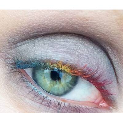 Beautytrend: Rainbow-Lashes
