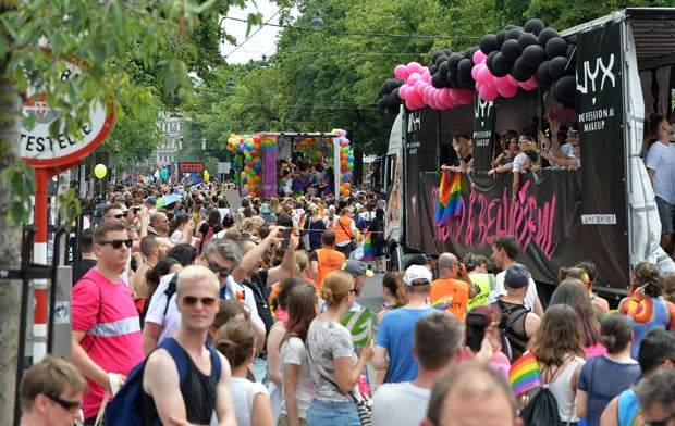 Regenbogen-Parade: So bunt treibt es Wien