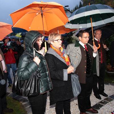 Kranzniederlegung am Grab von Jörg Haider