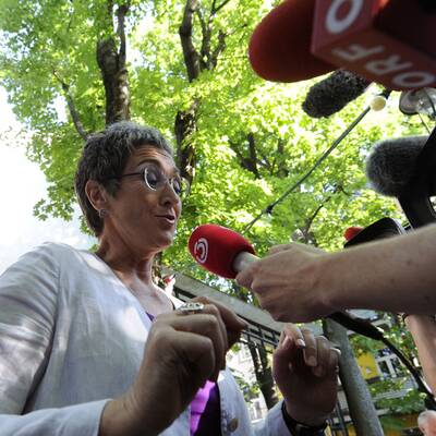 Lunacek bei der Stimmabgabe in Wien