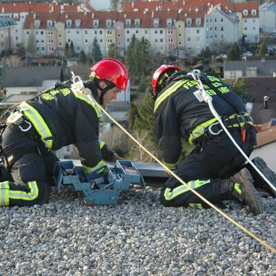 Orkan Felix riss Blechdach in Neunkirchen weg