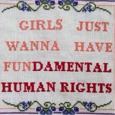 23. Weil sie bei jedem noch so anstrengenden, zermürbenden Job Zeit für Spaß und Albernheiten findet. 