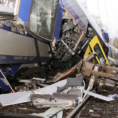 Zug-Kollision: Mehrere Tote