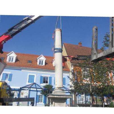 und seitlich auf die  Ladefläche gelegt.