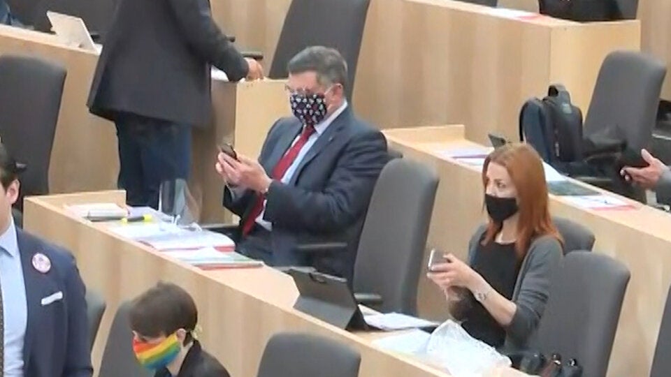 Maskenball im Hohen Haus: Start für Budget-Debatte