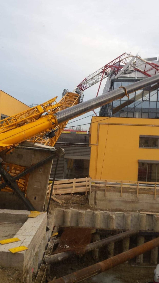 Zwei Baukräne stürzen in Wien um: Mehrere Verletzte