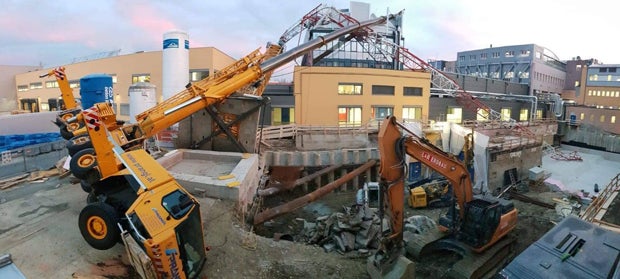 Zwei Baukräne stürzen in Wien um: Mehrere Verletzte