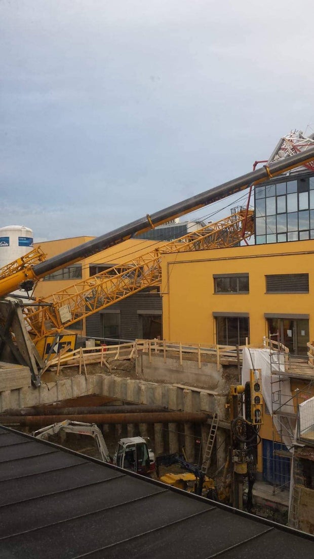 Zwei Baukräne stürzen in Wien um: Mehrere Verletzte