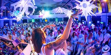 Baden wird zur vibrierenden Party-Metropole in Wei&szlig;