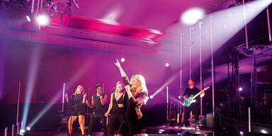 Helen Fischer performt auf der B&uuml;hne