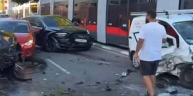 Bim-Stra&szlig;enbahn-Crash Favoriten