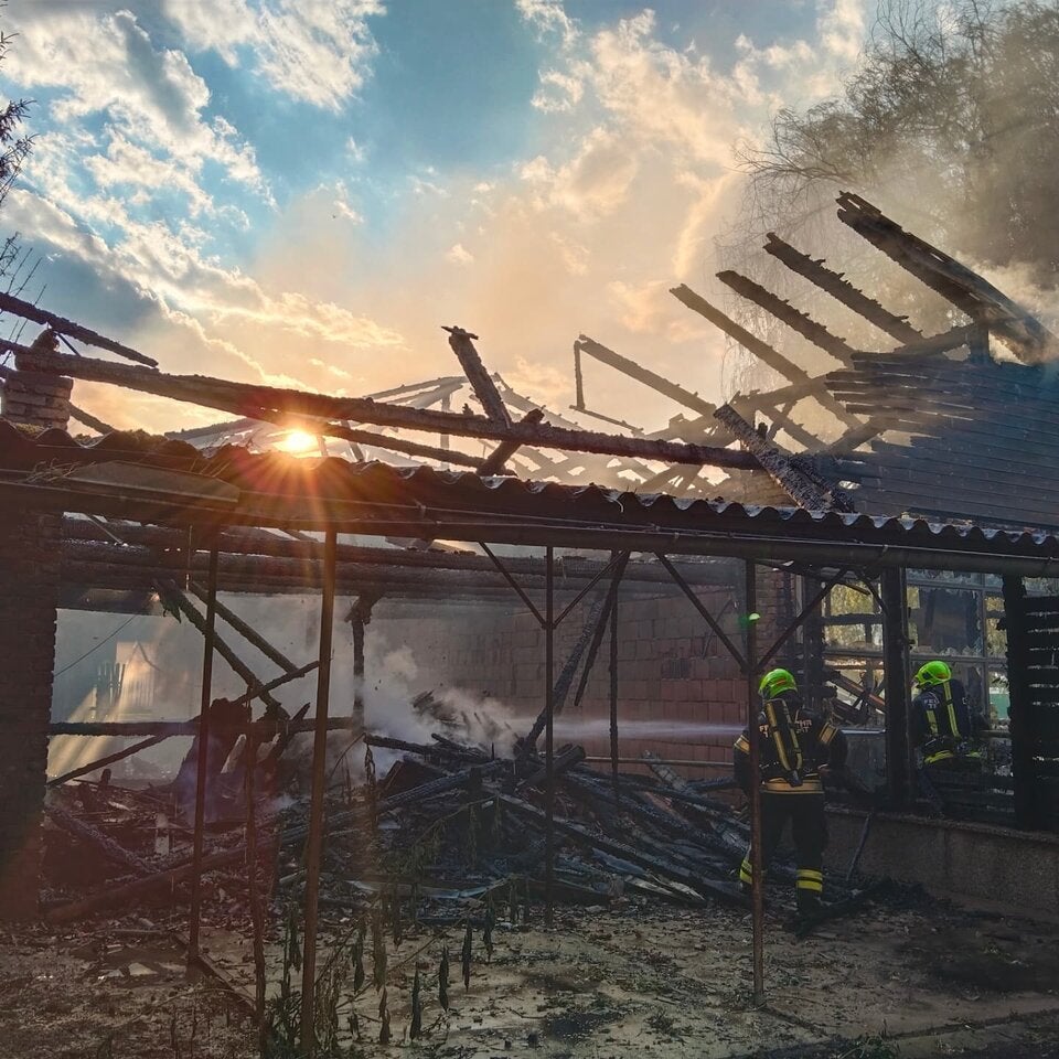 Die Bekämpfung des Feuers erfolgte unter schwerem Atemschutz.  