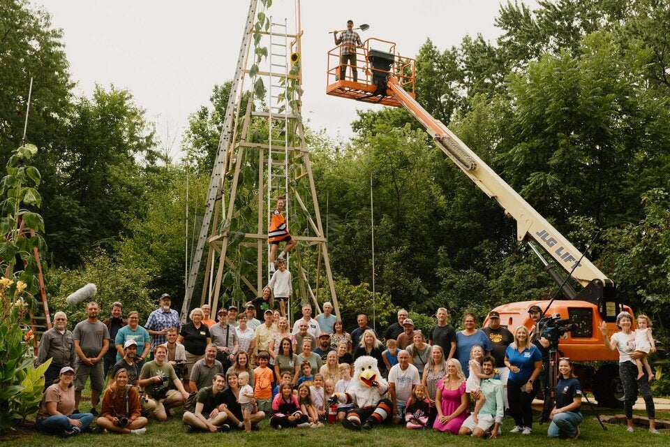 Zur Vermessung kamen mehr als 80 Gäste in den Garten des Züchters. 