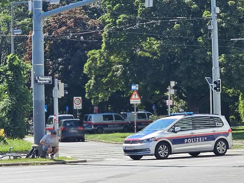 Einsatz Obere Donau Mann Stichverletzungen/Fahndung läuft