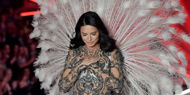 Adriana Lima Victorias Secret