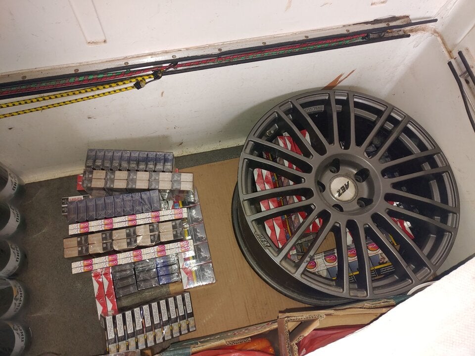 Zollbeamte haben fast 32.000 geschmuggelte Zigaretten entdeckt