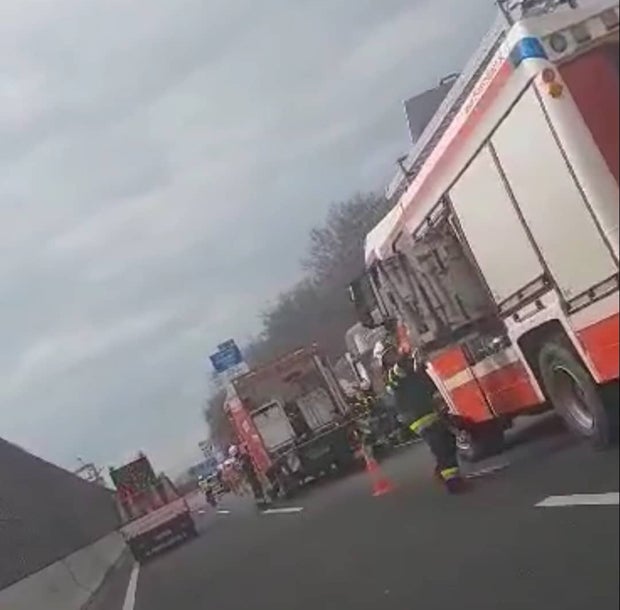Feuerwehr schäumt: Rettungsgasse versagt bei Bus-Unfall