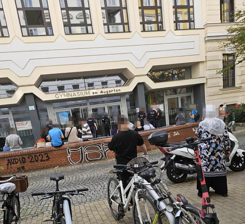 Einsatz Schule 14-Jährige Stichverletzunge Brigittenau