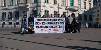 SJÖ-Aktion vor Bundeskanzleramt