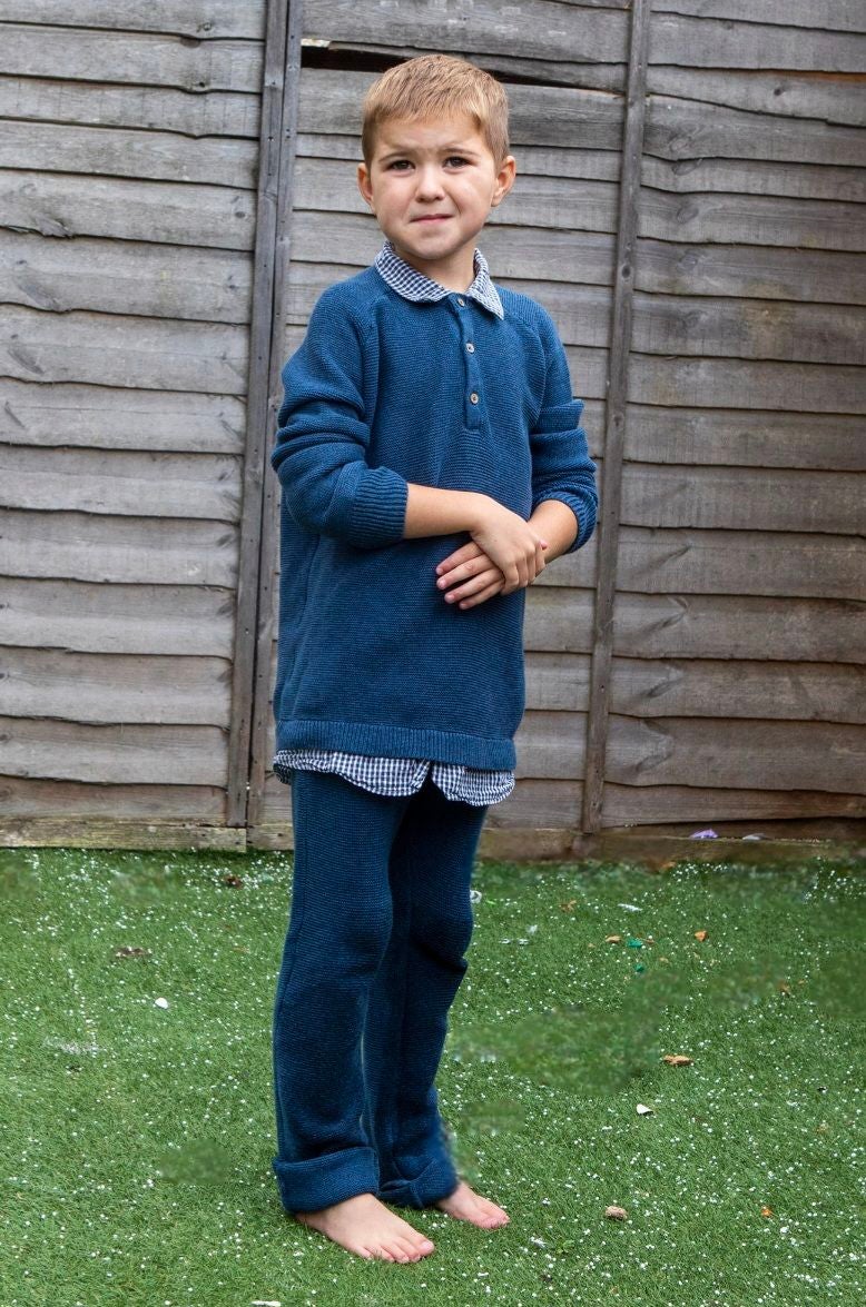 Der Sechsjährige knabbert an Wänden und Möbeln – sogar Kabel werden dadurch sichtbar. 