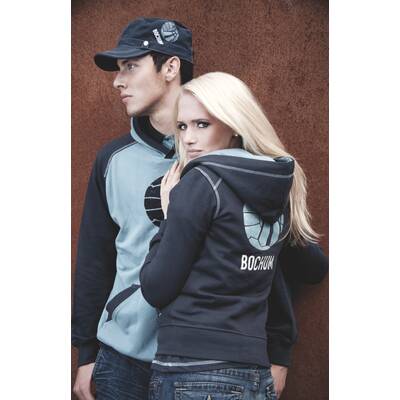 Sarah Knappik präsentiert BOCHUM-Kollektion