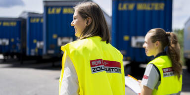 Staatssekretärin Barbara Eibinger-Miedl (li.) besucht den Hafen Wien