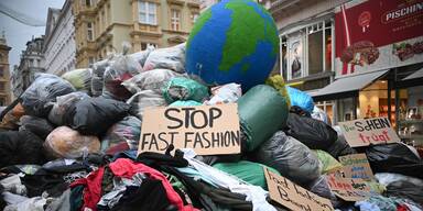 NGOs sehen Fast Fashion als Brandbeschleuniger der Klimakrise
