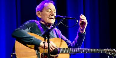 Ambros ließ mit Hit-Feuerwerk den Park beben