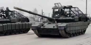 Putin präsentiert neue Super-Panzer und Raketenwerfer