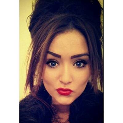 Dieses Mädchen weint Blut