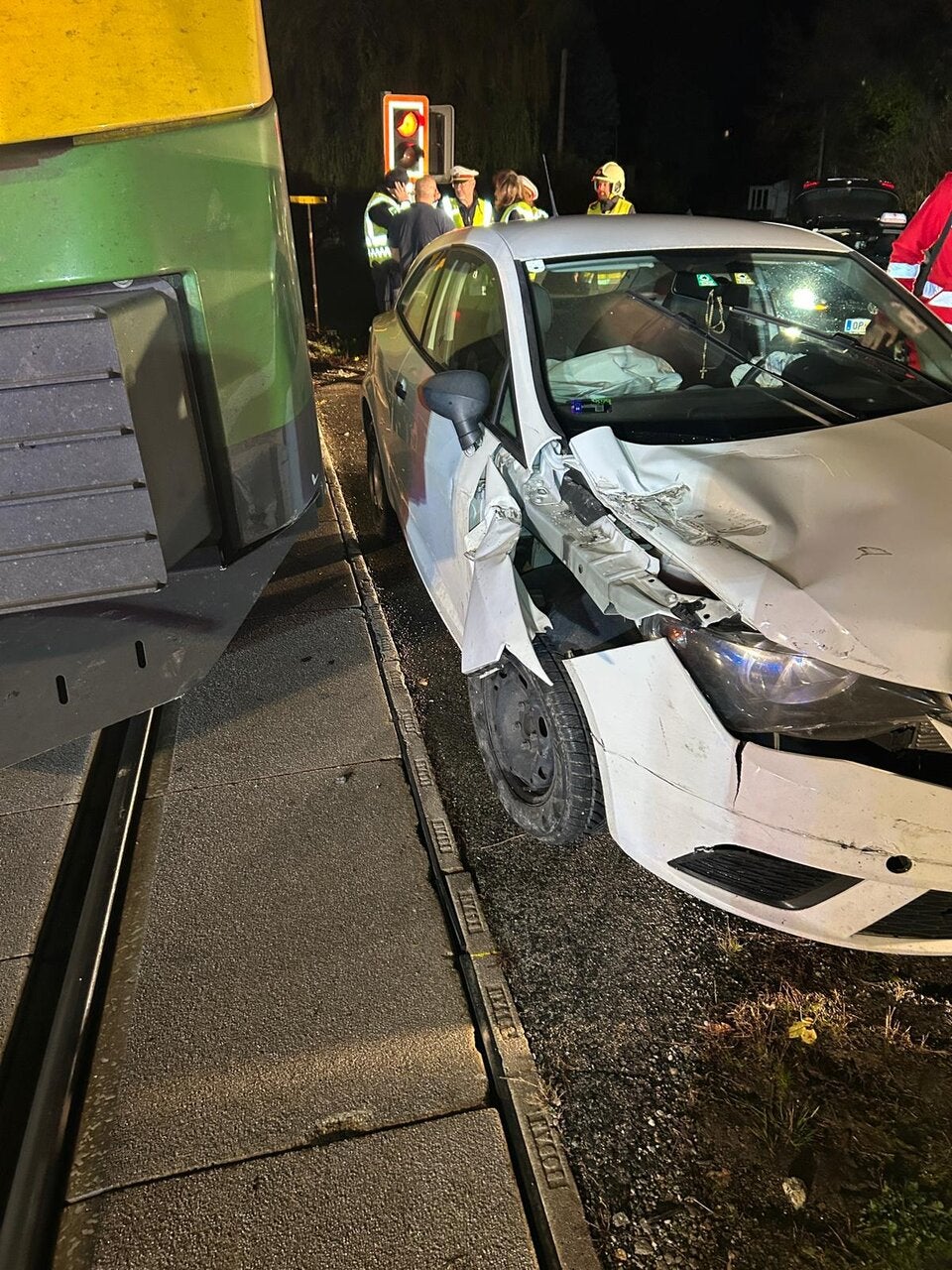 Betrunkener Lenker (52) fuhr gegen Zug