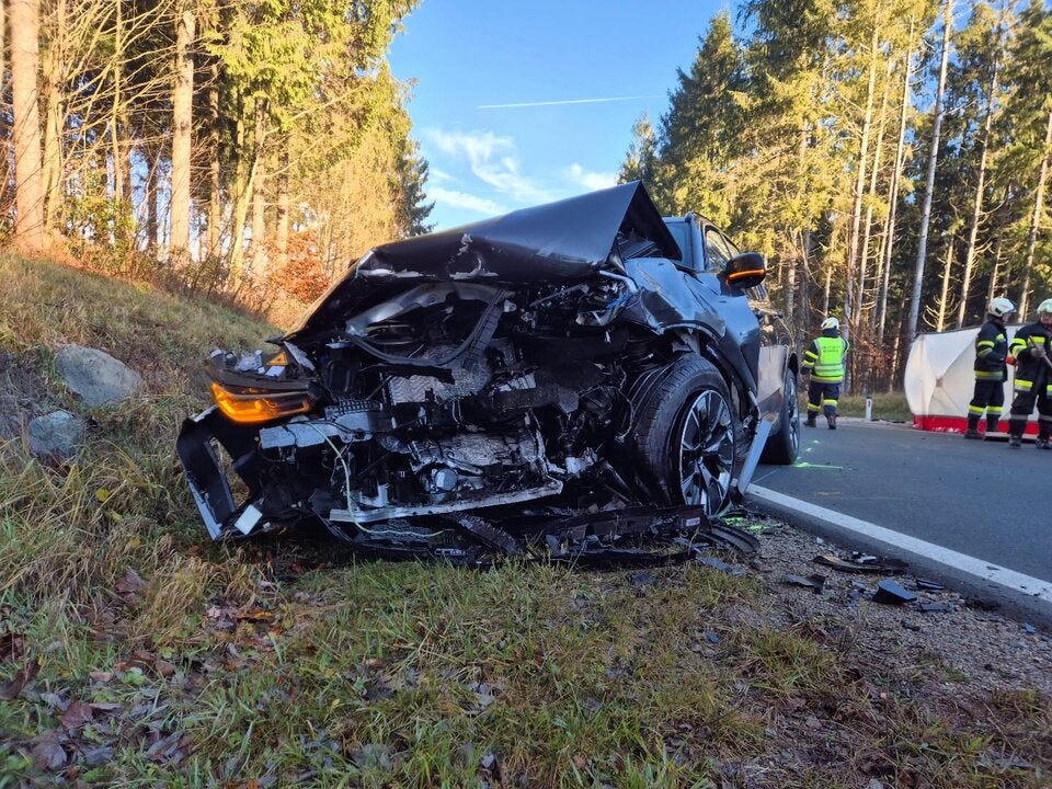 Lenkerin (47) hatte es eilig und krachte frontal in Gegenverkehr: 18-Jährige tot