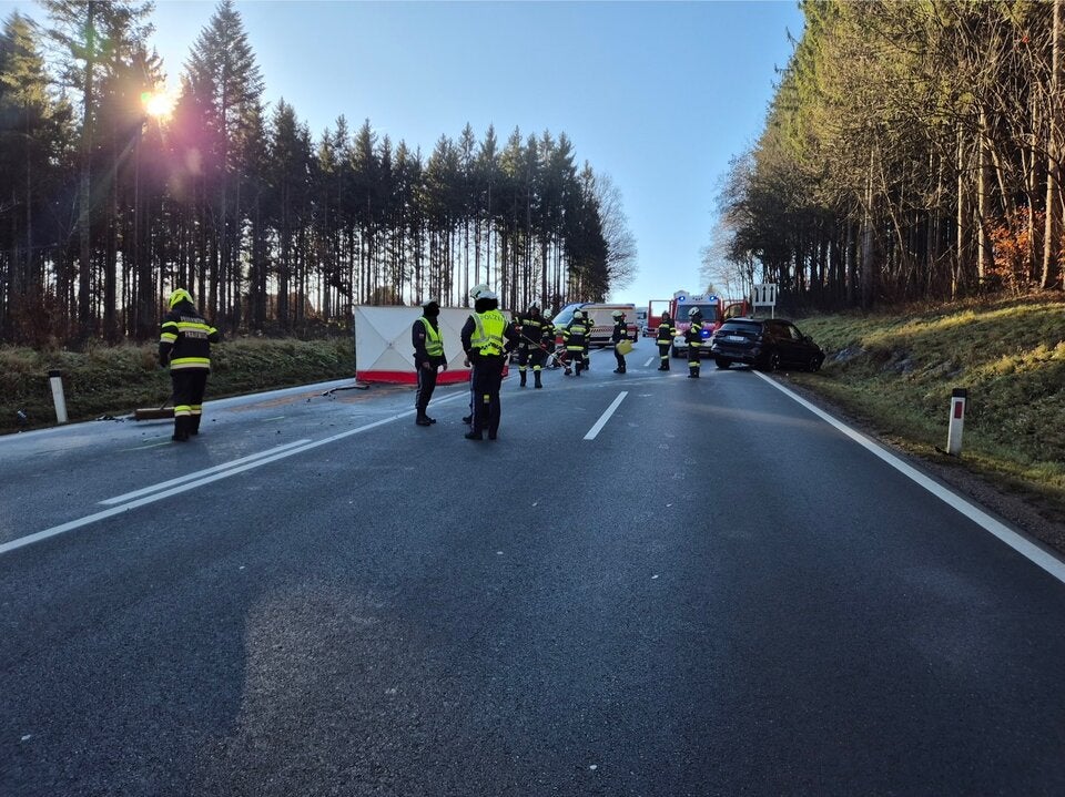 Lenkerin (47) hatte es eilig und krachte frontal in Gegenverkehr: 18-Jährige tot