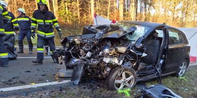 Lenkerin (47) hatte es eilig und krachte frontal in Gegenverkehr: 18-J&auml;hrige tot